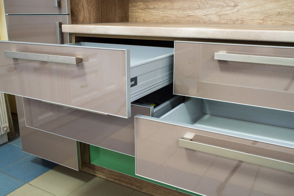 Пластиковые фасады с алюминиевой кромкой