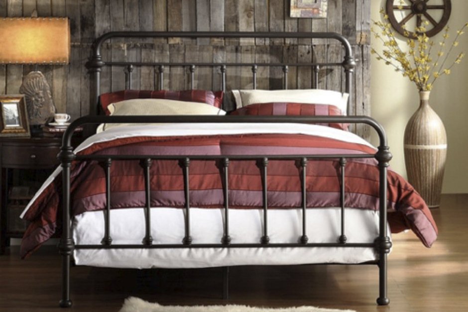 Металлическая кровать Кантри в интерьере