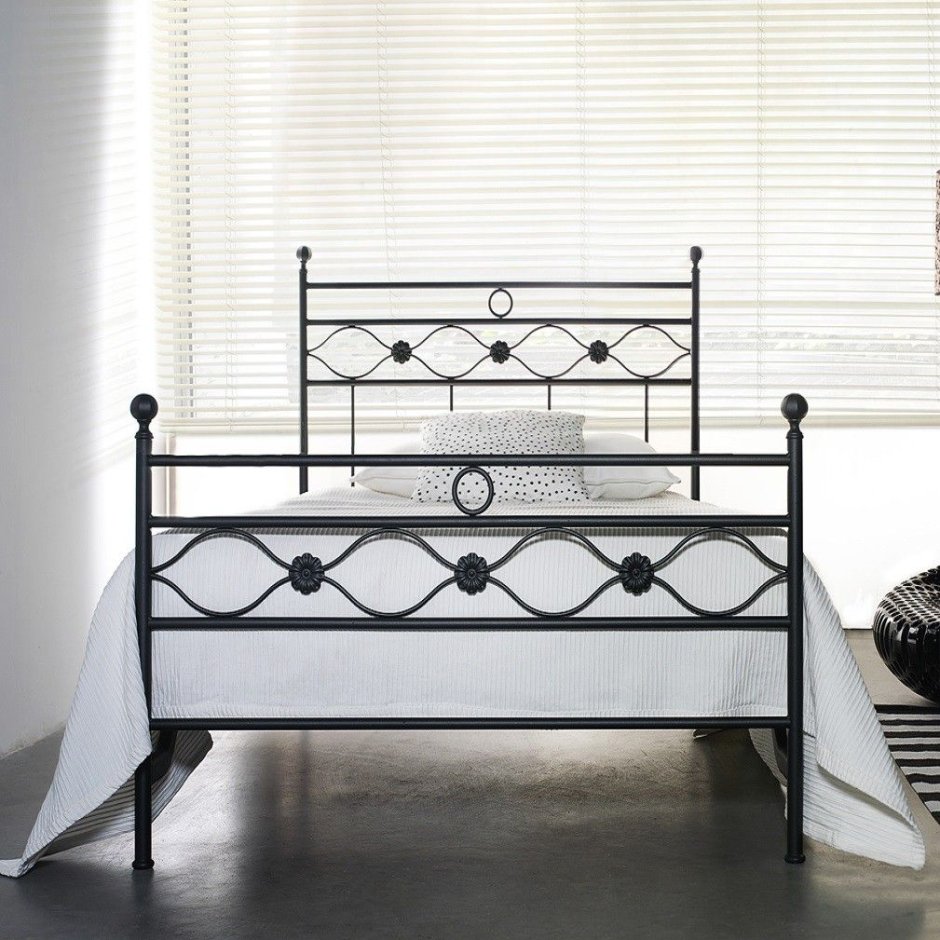 Железная кровать