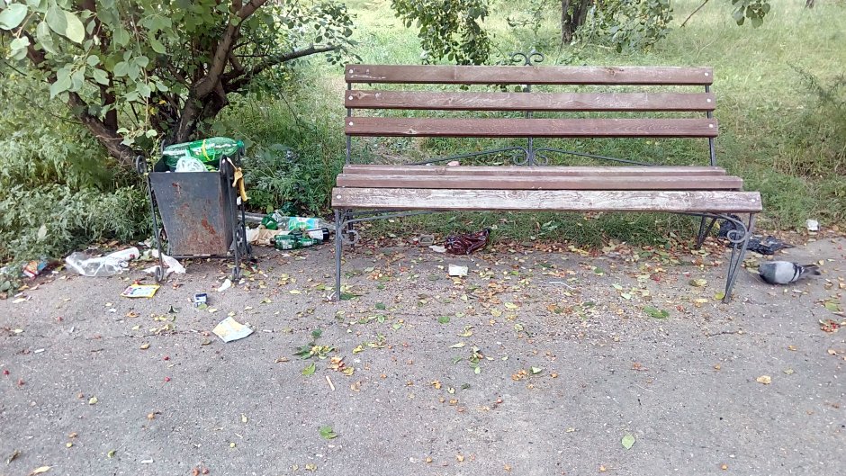 Скамейка во дворе