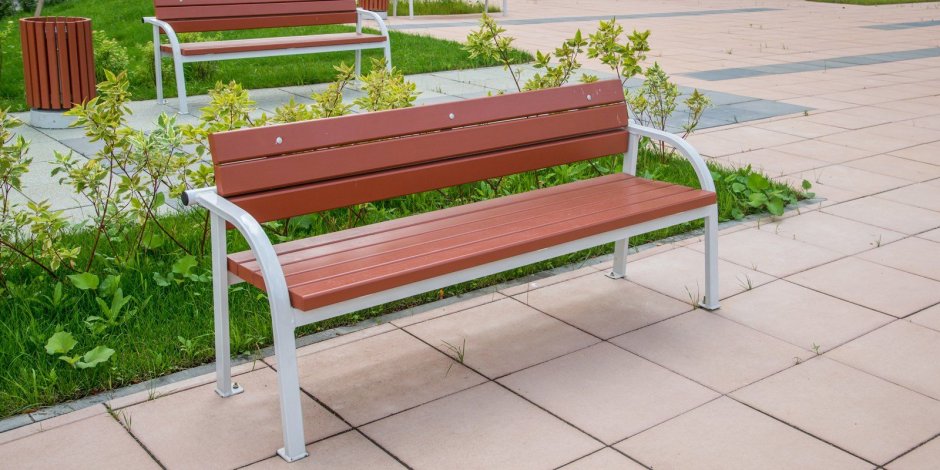 Лавочка во дворе