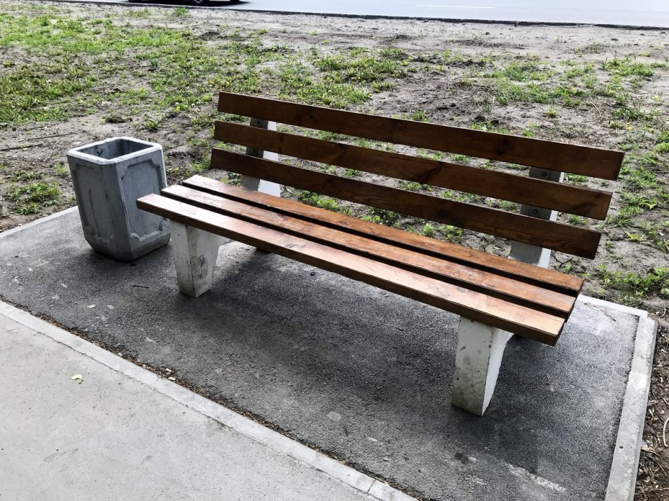 Лавочка на улице