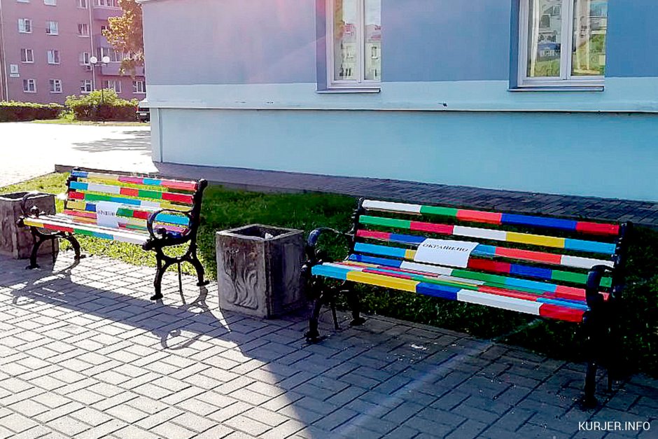 Скамейка во дворе