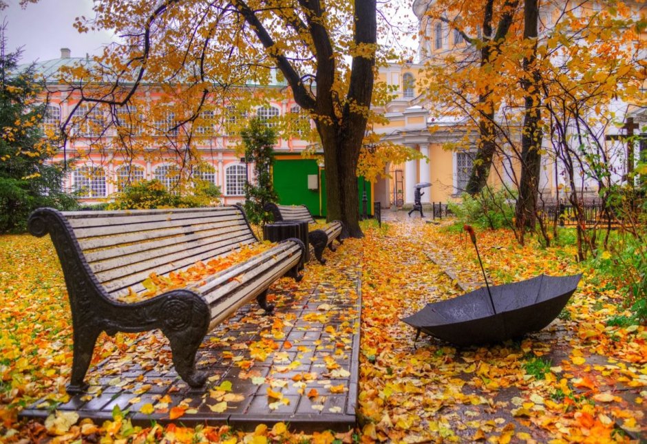 Скамейка с клумбой