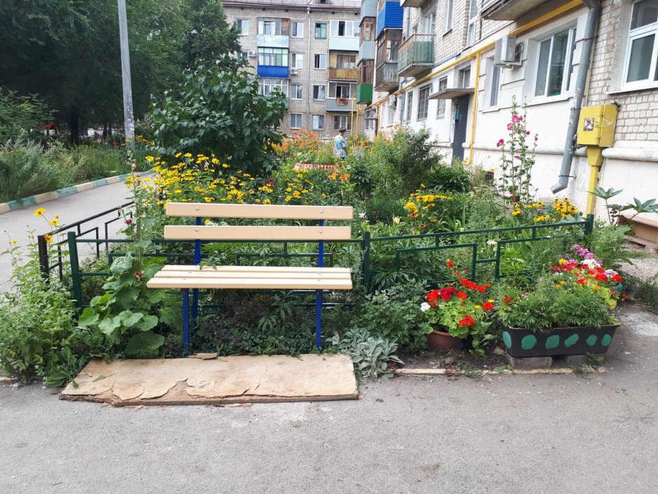 Скамейки для дачи цветние