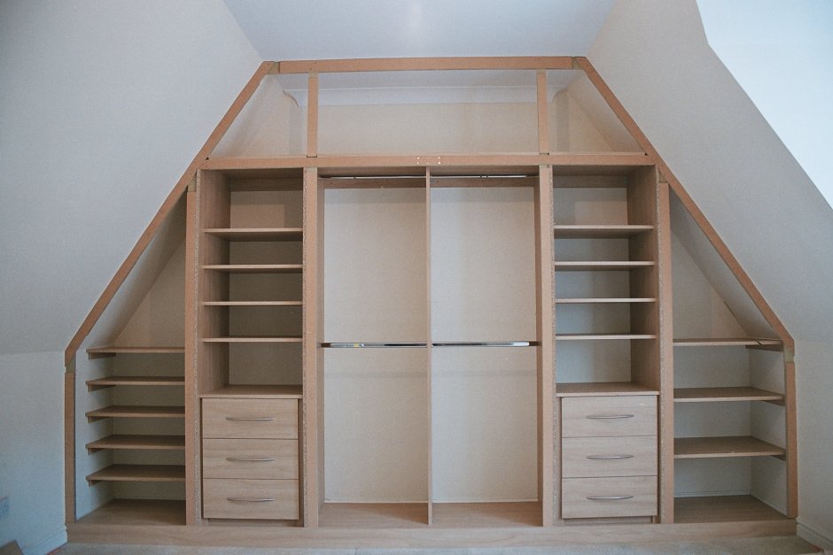 Шкаф на мансарде