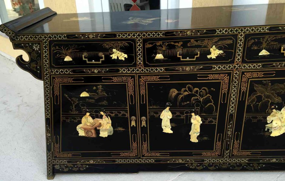 Мебель с инкрустацией перламутром