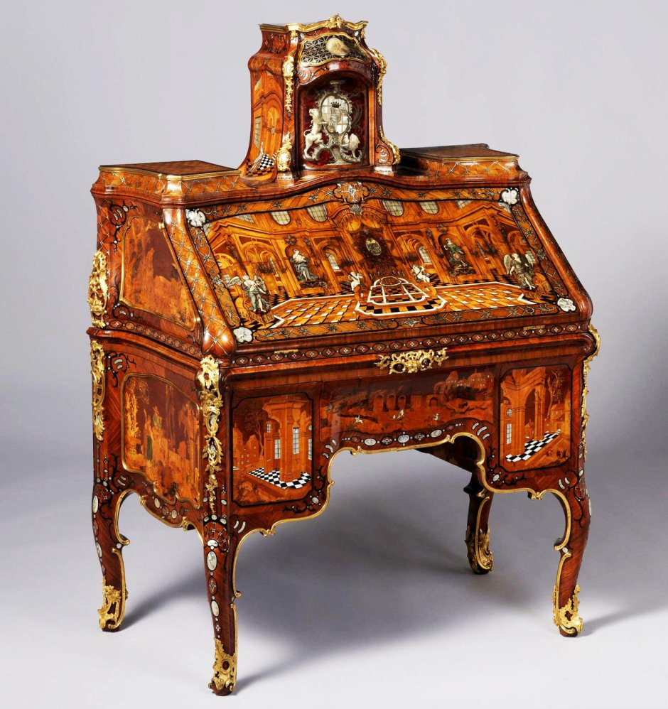 Старинная резная мебель