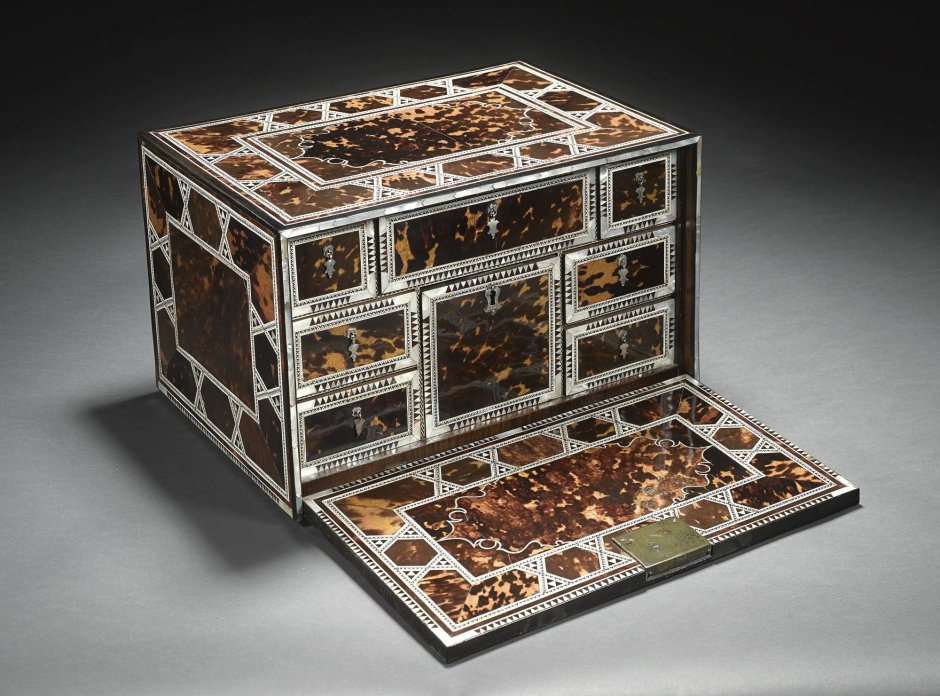 Красивый стол