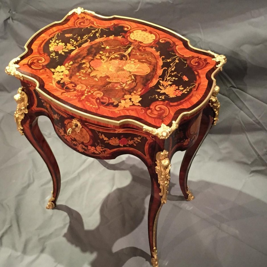 Мебель с инкрустацией