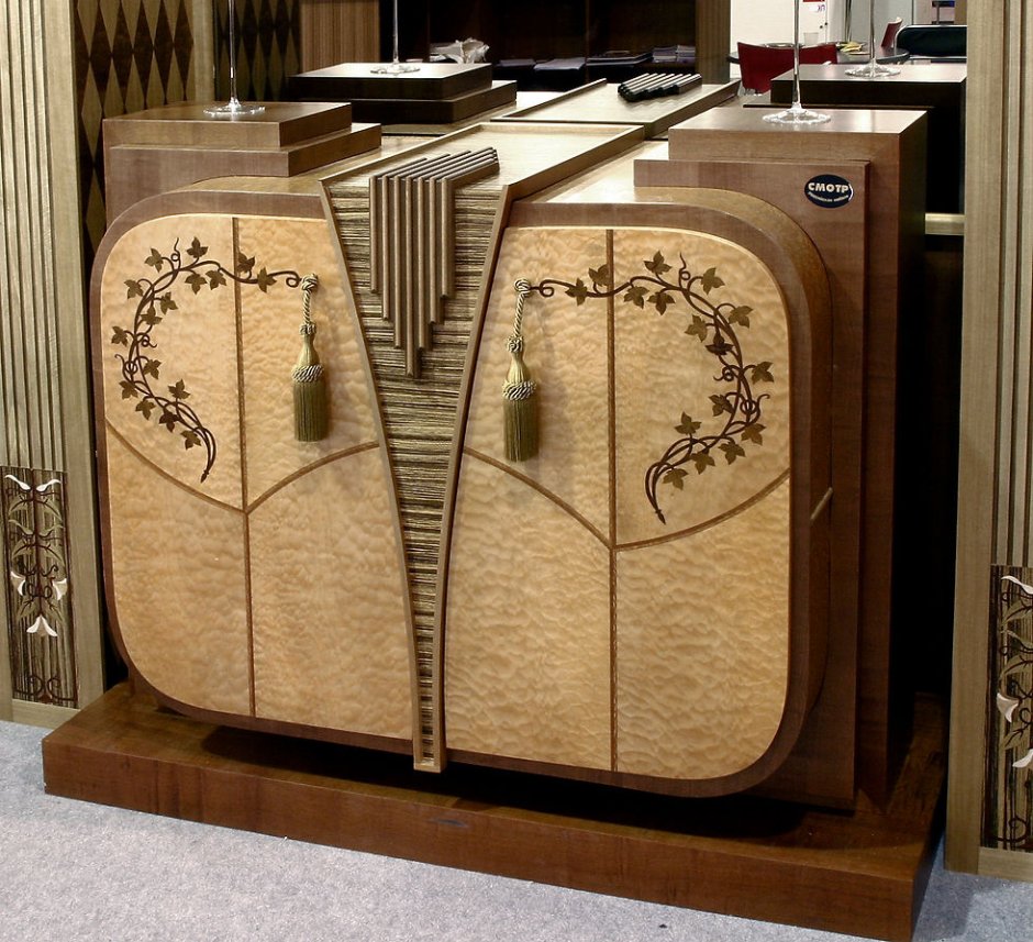 Мебель с инкрустацией