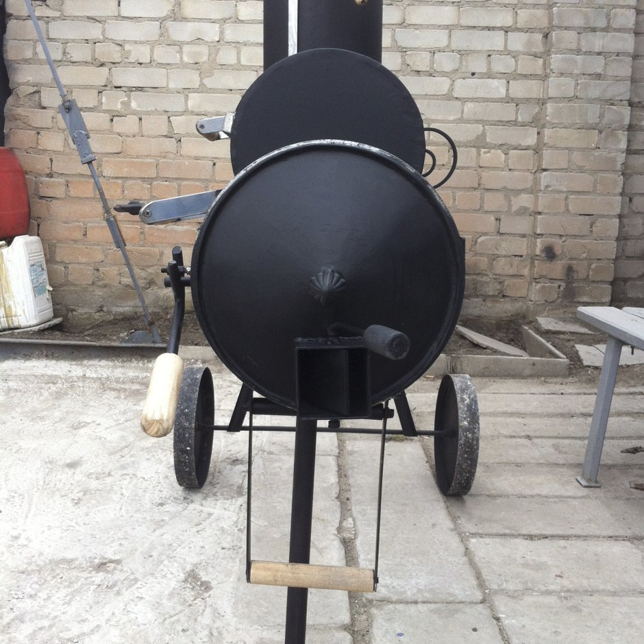 Коптильня паровоз из газового баллона