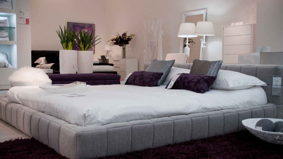 Огромная кровать в спальню