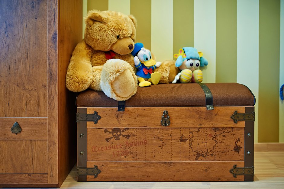 Сундук для детской комнаты