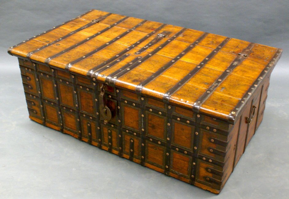 Отреставрированный сундук