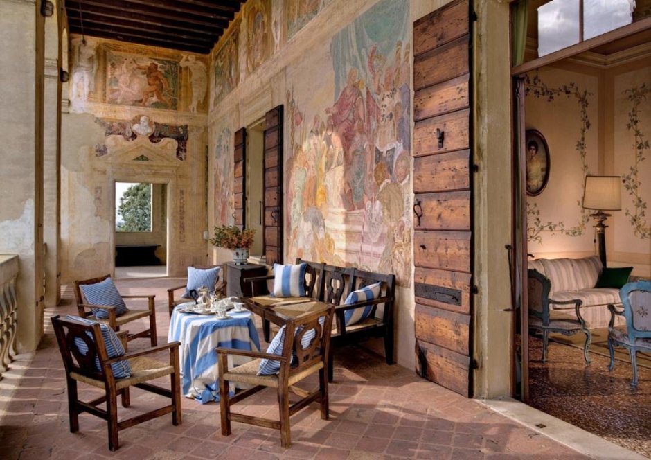 Старинная итальянская вилла интерьер