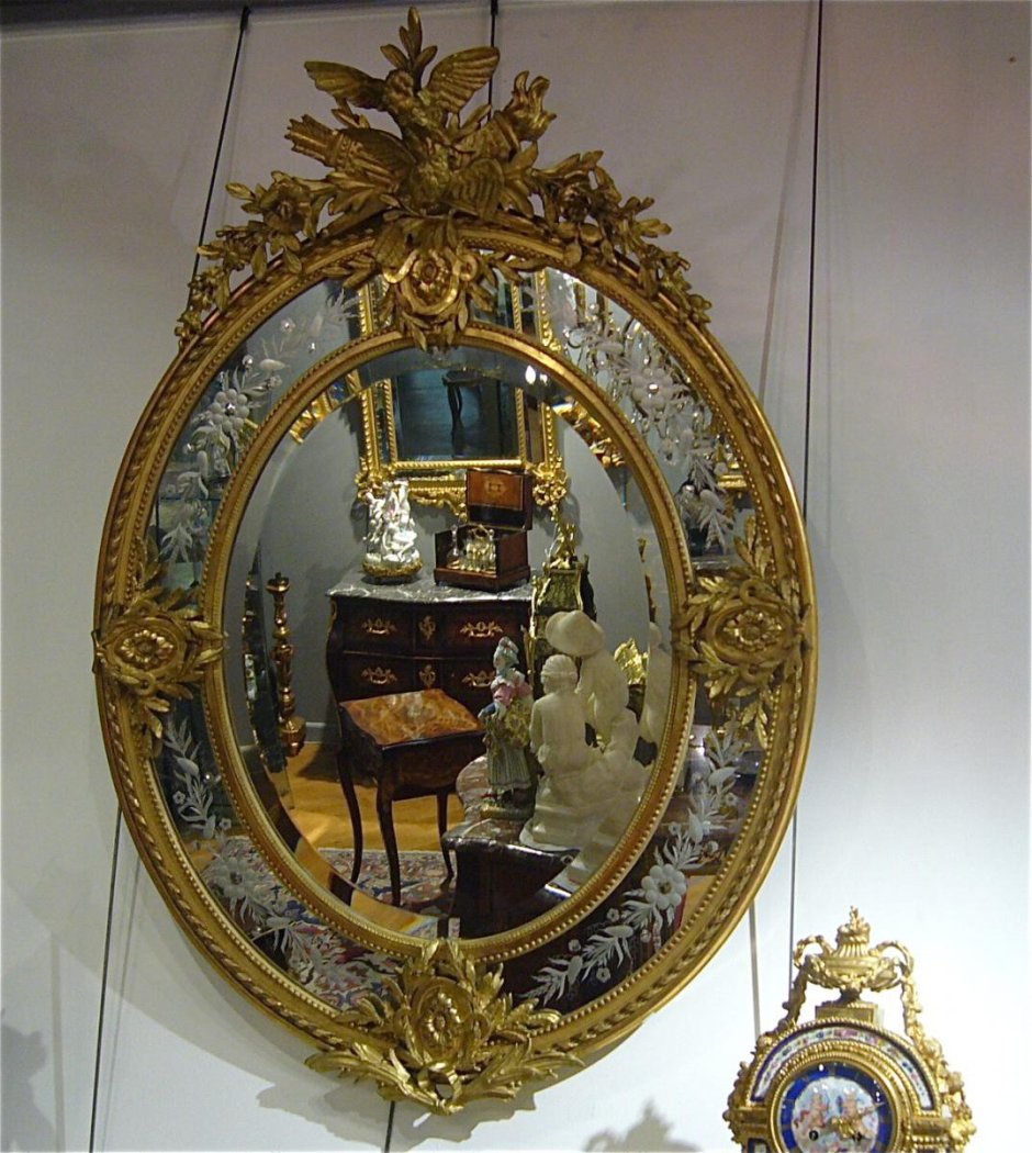 Напольное зеркало резное