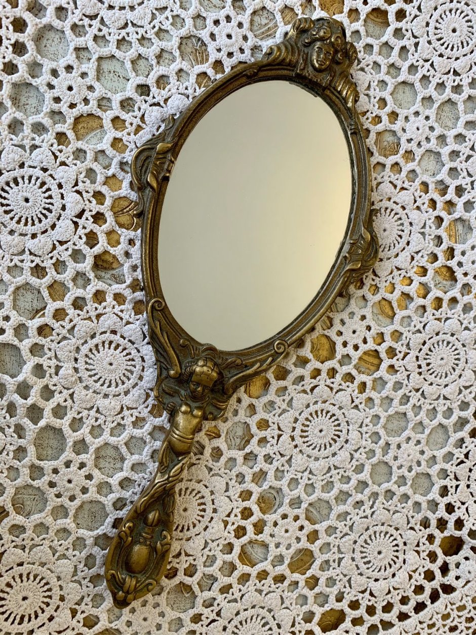 Старинное зеркало