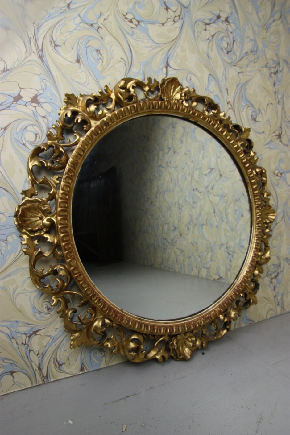 "Волшебное зеркало". Зазеркалье