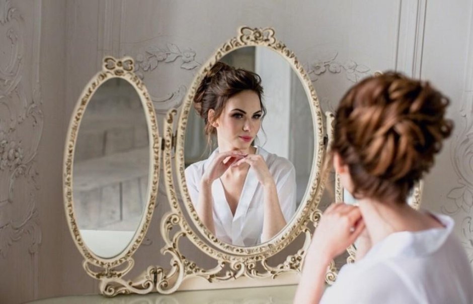 Старое темное зеркало