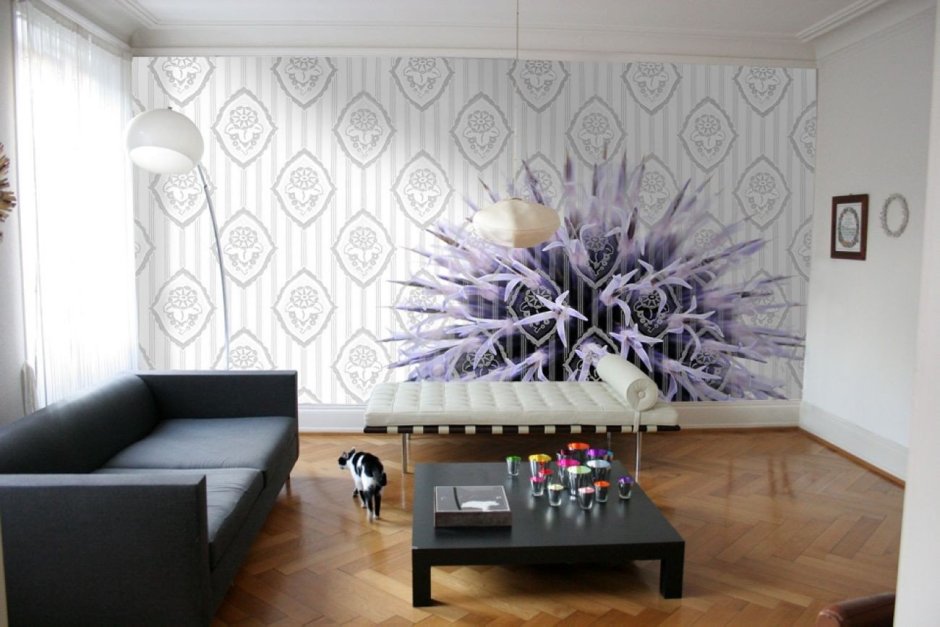 Необычная поклейка обоев в зале