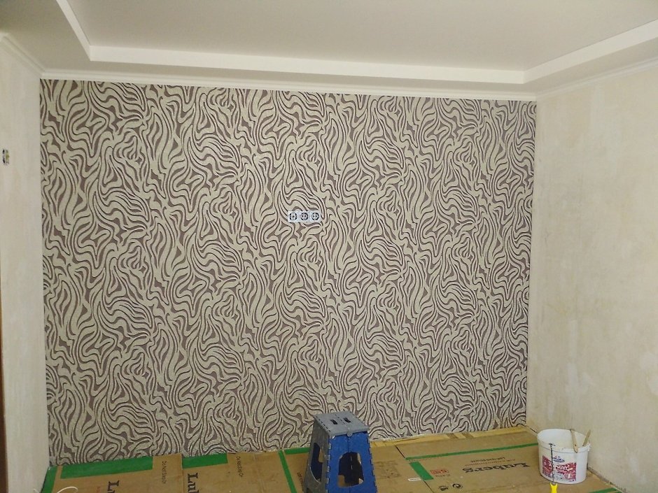 Оклеивание стен обоями двух видов