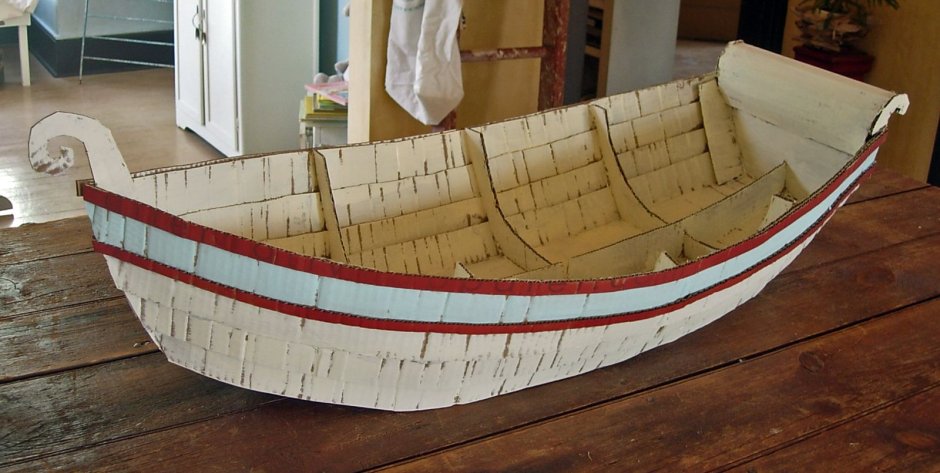 Лодка из картонной коробки