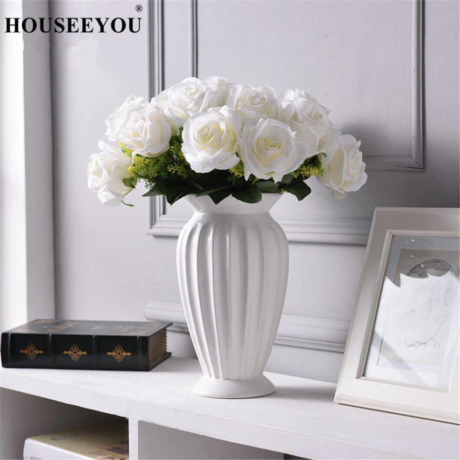 Вазы с цветами в интерьере