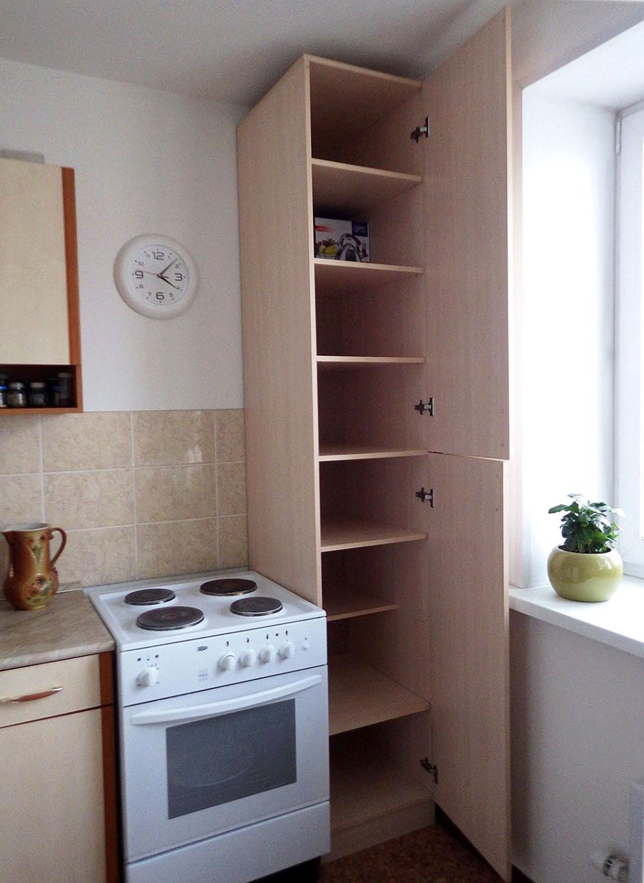 Пенал на кухне отдельно стоящий