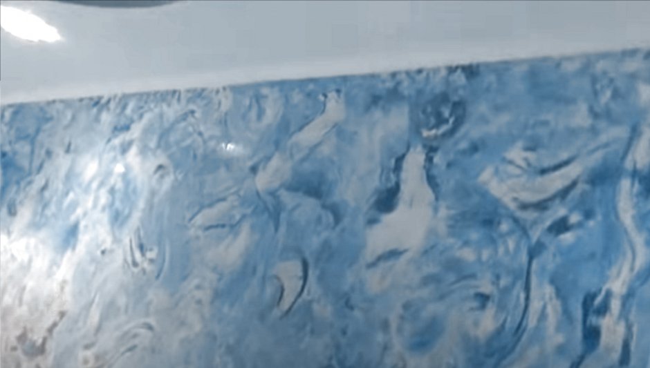 Голубые разводы