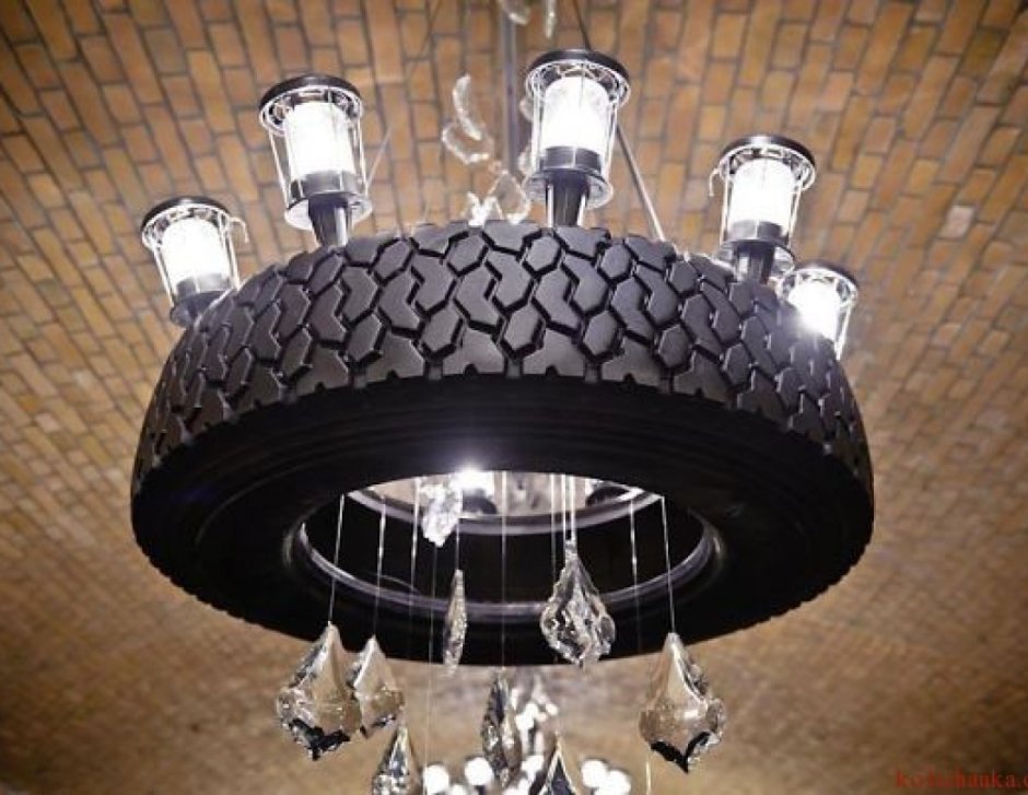 Люстра из автомобильной покрышки