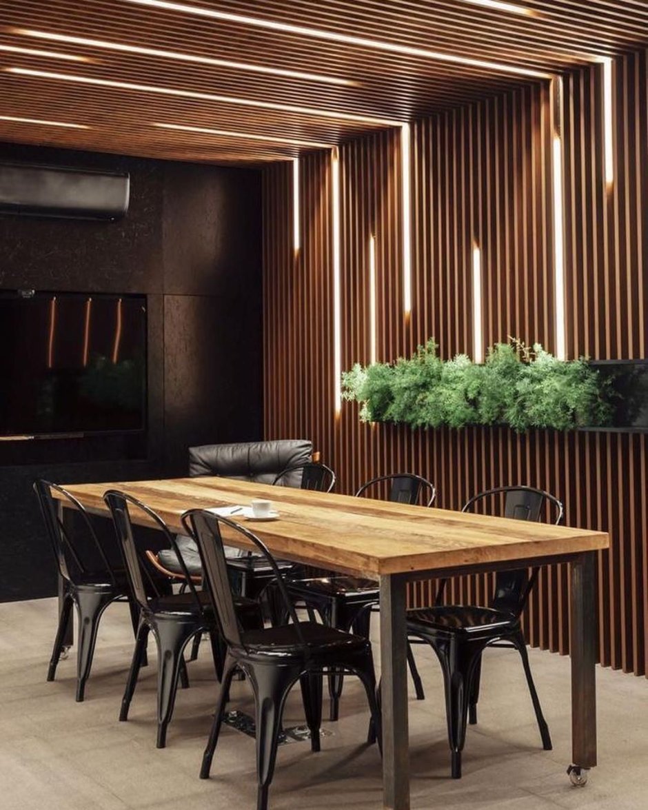 Прихожая с рейками