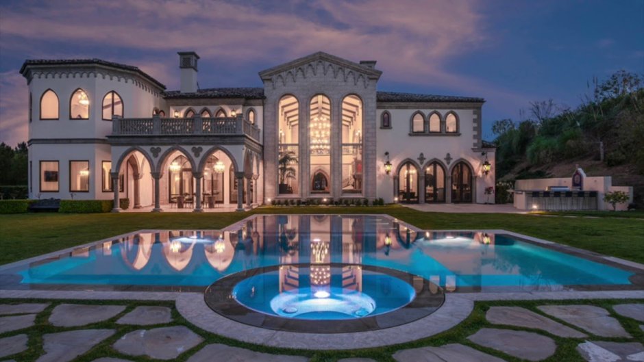 Особняк на Рублевке в стиле замка