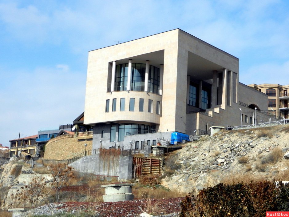 Дом Шарля Азнавура на каскаде