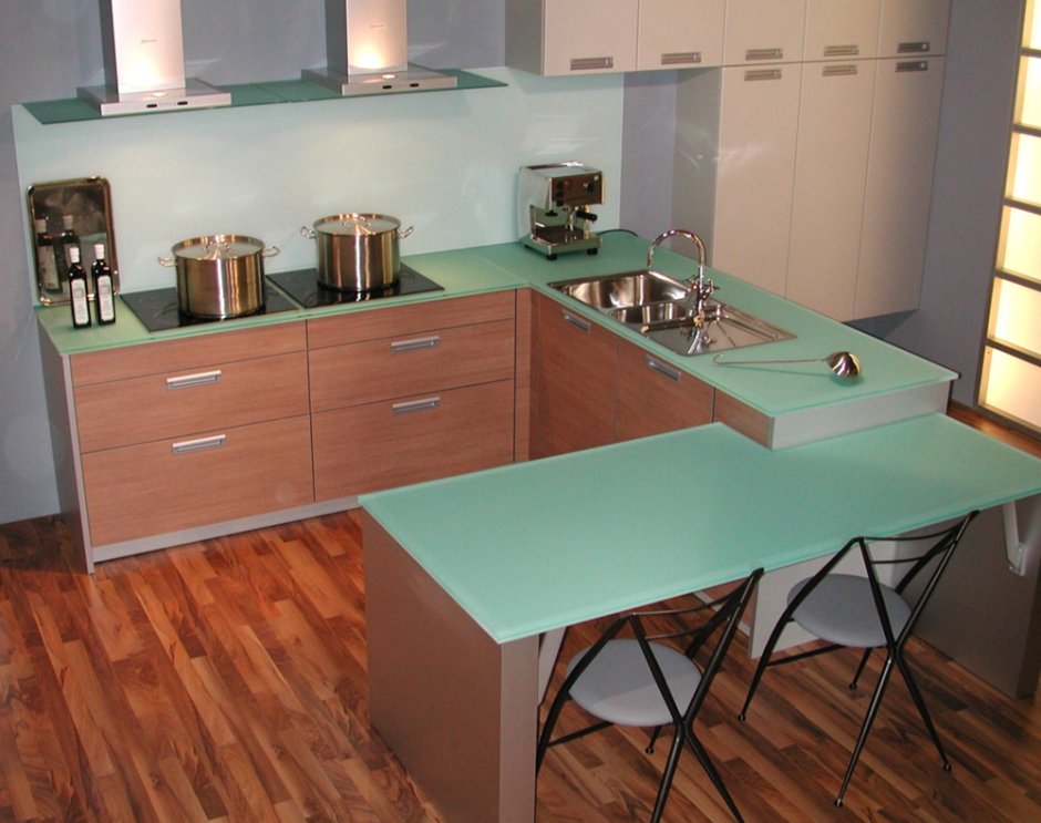 Кухонный гарнитур со столом