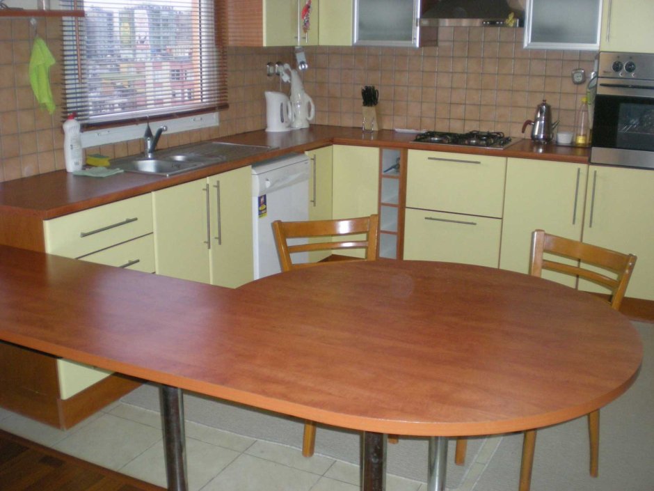 Угловой стол на кухню