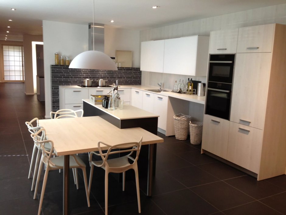 Кухонный гарнитур с островом