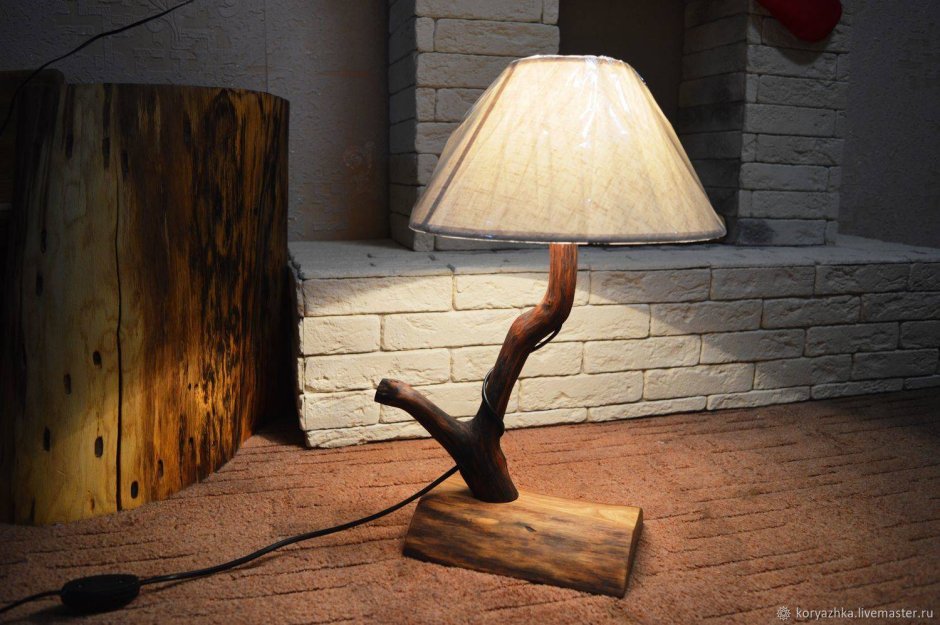 Лампа из дерева