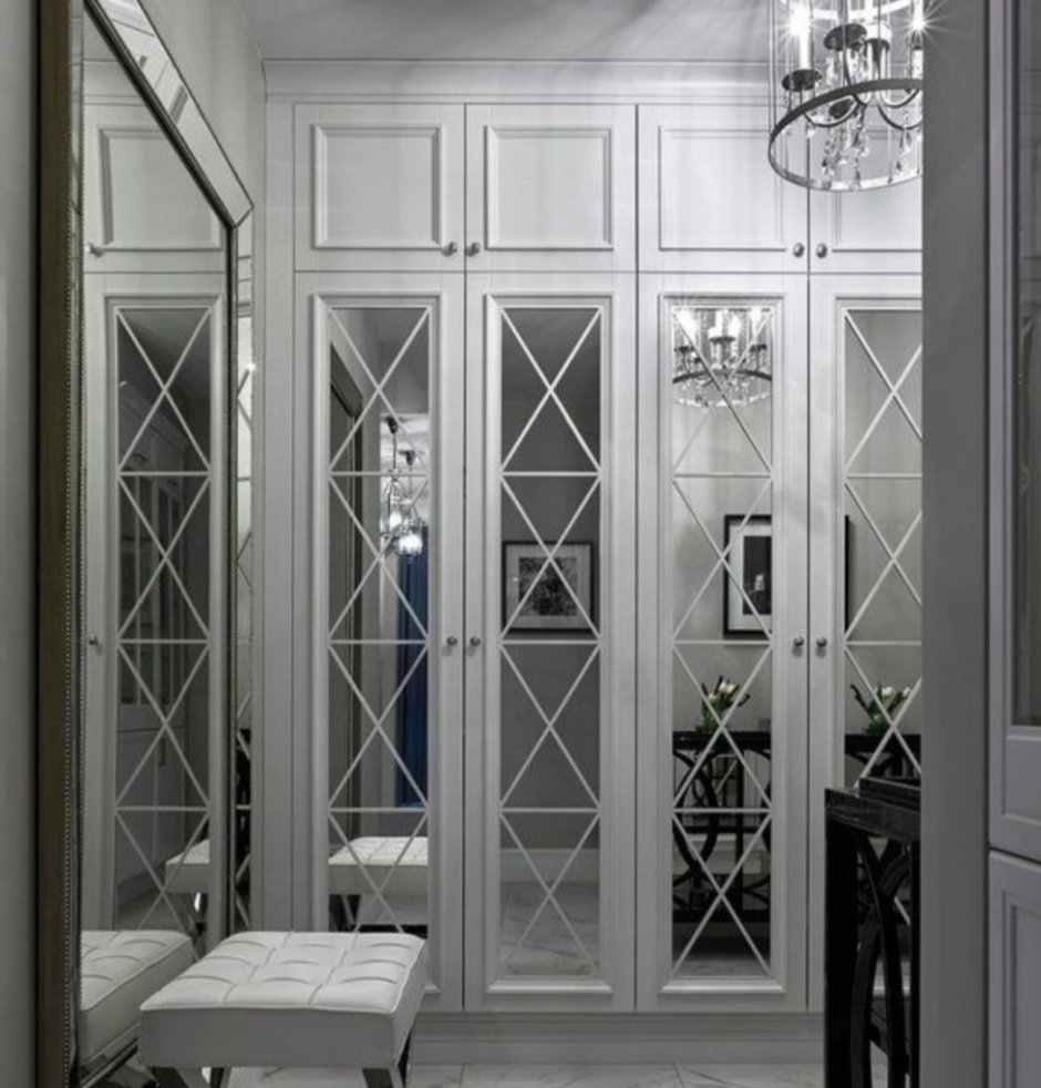 Шкаф в неоклассическом стиле