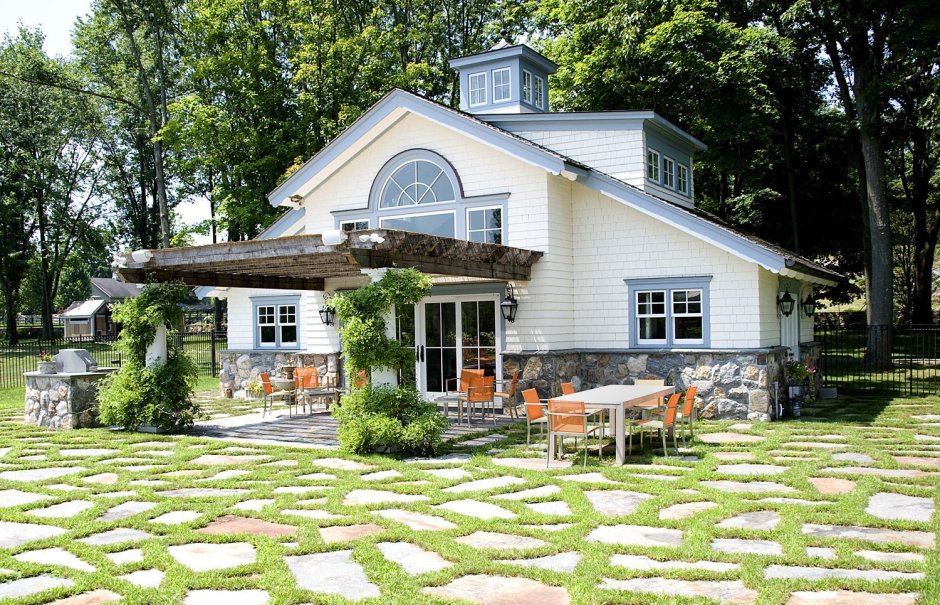 Красивый фасад дачного дома