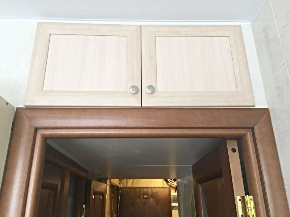 Дверцы с ручками для антресолей