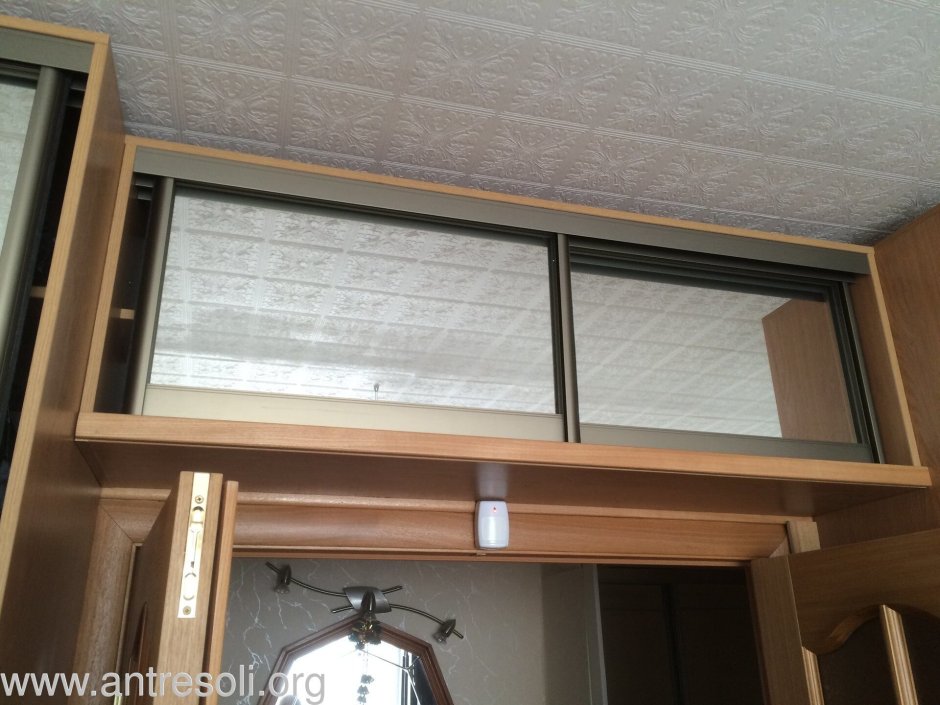 Раздвижные дверцы для антресолей