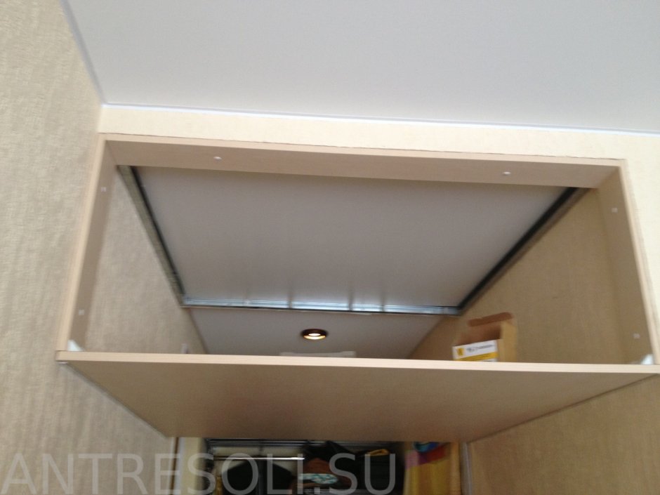 Антресоли в коридоре