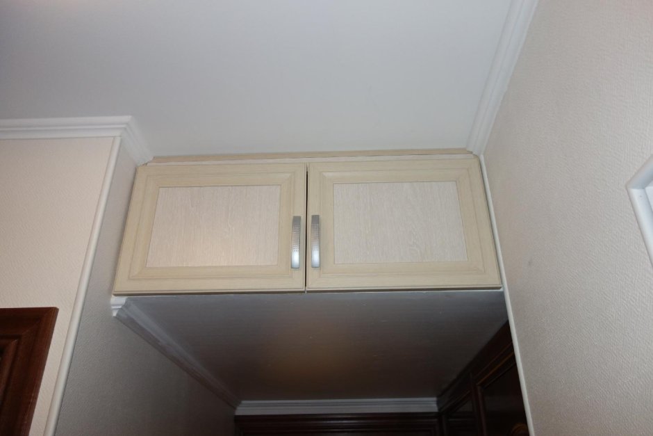 Прихожая с антресолью