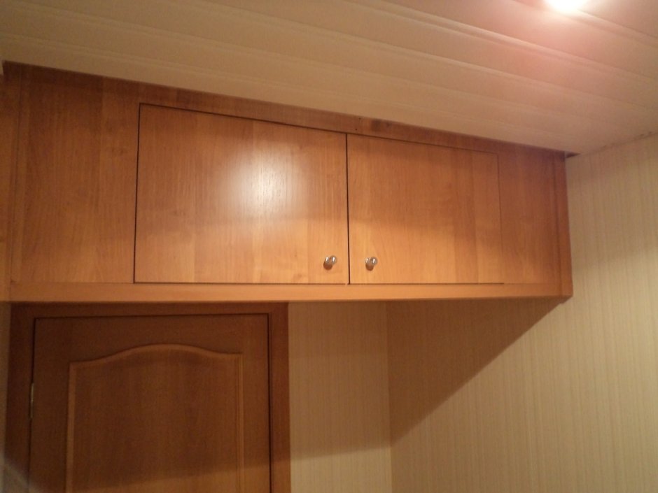 Антресоли в прихожей