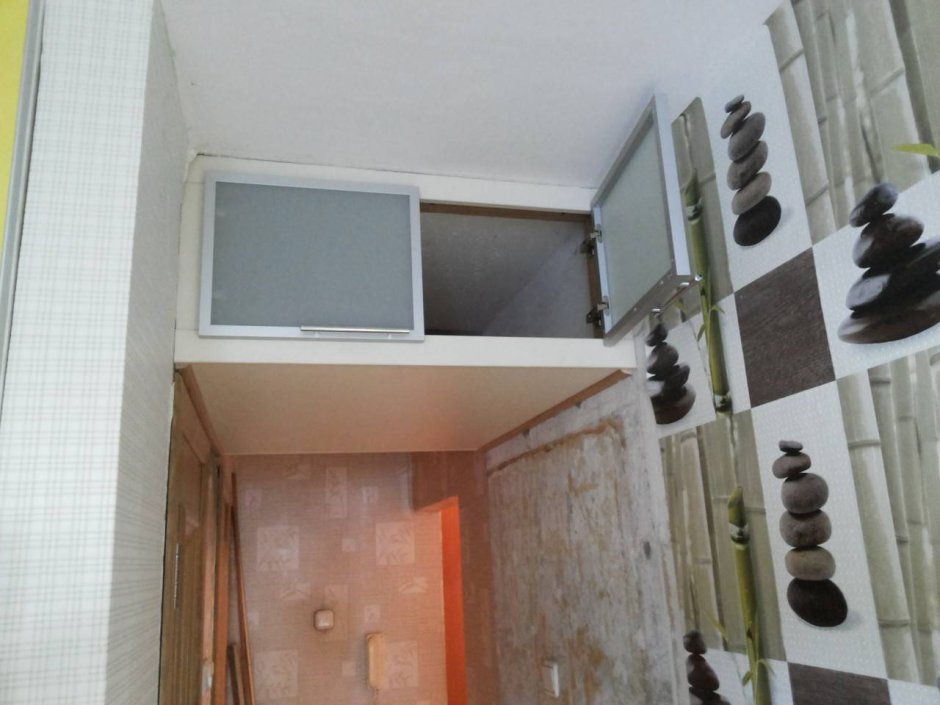 Встроенный шкаф в спальню с распашными дверями