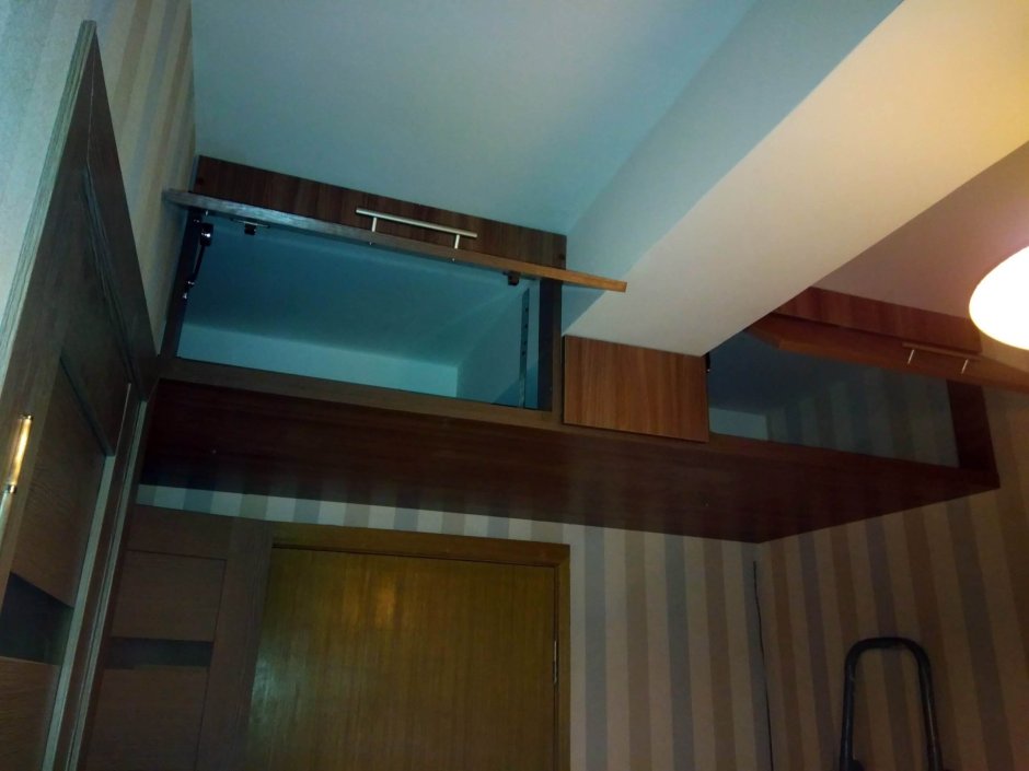 Антресоли в коридоре