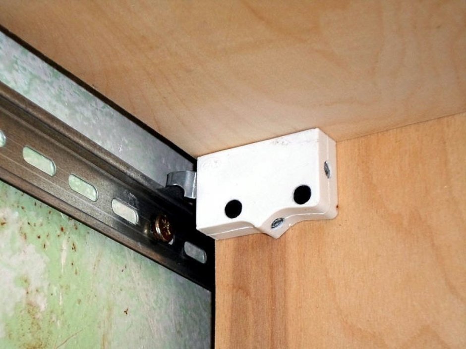 Крепежная планка для навесных шкафов