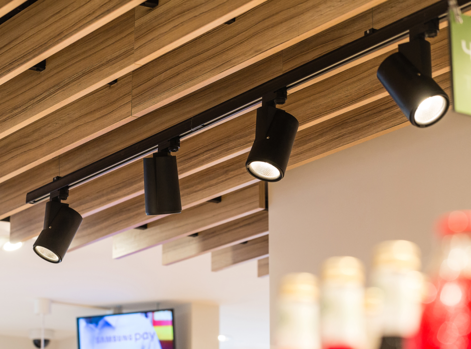 Трековый шинопровод next 2 м с софитами