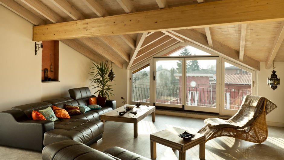 Треугольный домик